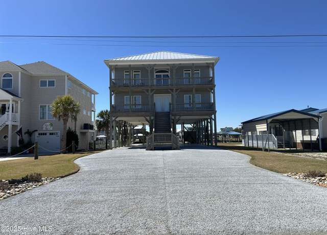 Property at 9091 9th St, Surf City, NC 28445, 4 beds, 4.5 baths