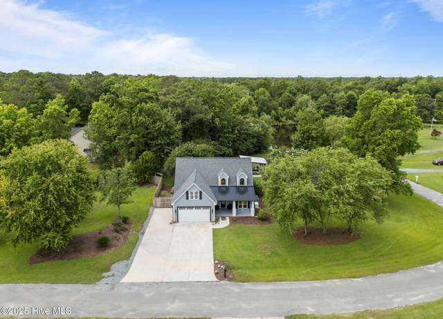 Property at 111 Fieldcrest Dr, Hampstead, NC 28443, 4 beds, 2.5 baths