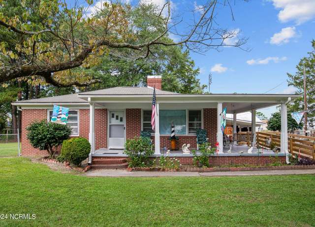 Property at 104 Ballard St, Chocowinity, NC 27817, 3 beds, 1 bath