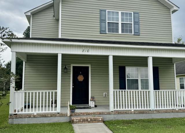 Property at 810 Main St, Maysville, NC 28555, 3 beds, 2.5 baths