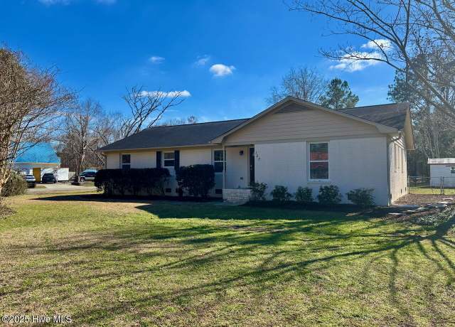 Property at 123 Marlboro Farms Rd, Rocky Point, NC 28457, 3 beds, 2 baths