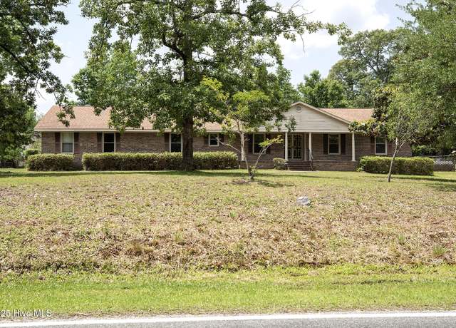 Property at 330 Hughes Rd, Hampstead, NC 28443, 3 beds, 2.5 baths
