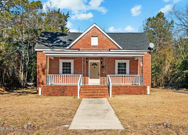 Property at 1014 Lincoln St, Kinston, NC 28501, 3 beds, 2 baths