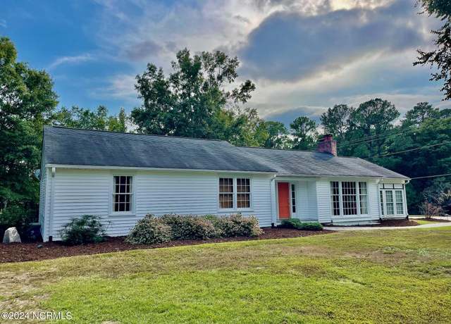 Property at 1106 Carolina Dr, Rockingham, NC 28379, 3 beds, 3 baths