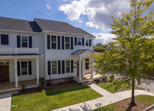 Property at 3907 Reunion Pointe Ln, New Bern, NC 28562, 3 beds, 2.5 baths