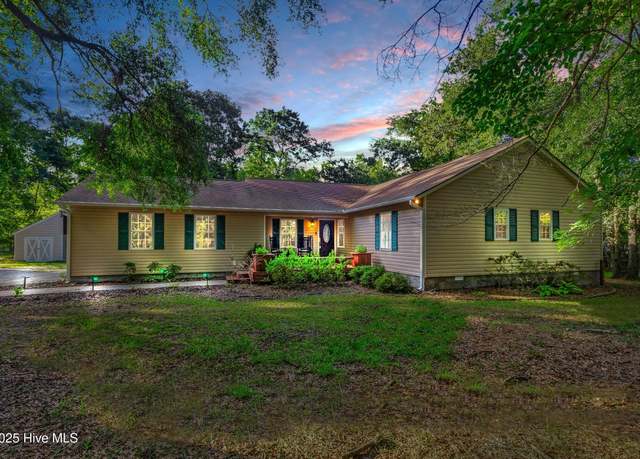 Property at 1913 Jimmys Rd, New Bern, NC 28560, 5 beds, 2 baths