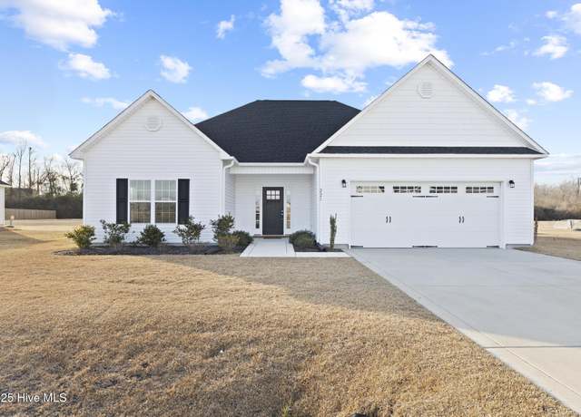 Property at 221 Village Creek Dr, Maysville, NC 28555, 3 beds, 2 baths