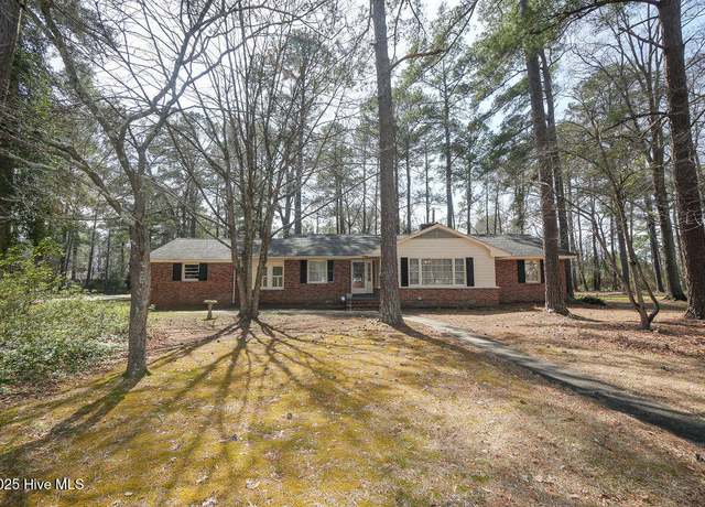 Property at 1201 Charles Dr, Laurinburg, NC 28352, 3 beds, 2.5 baths