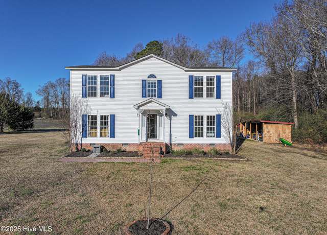 Property at 607 N Wilson St, Walstonburg, NC 27888, 3 beds, 2.5 baths