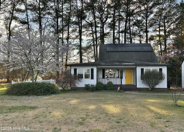 Property at 170 W Hill St, Goldsboro, NC 27534, 4 beds, 2 baths