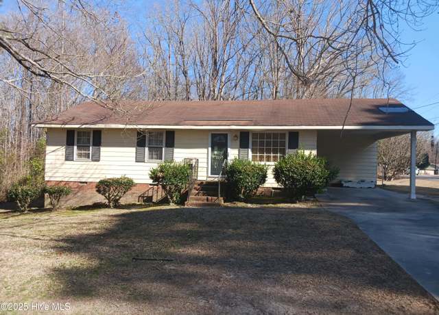 Property at 900 N Parker St, Elm City, NC 27822, 3 beds, 2 baths