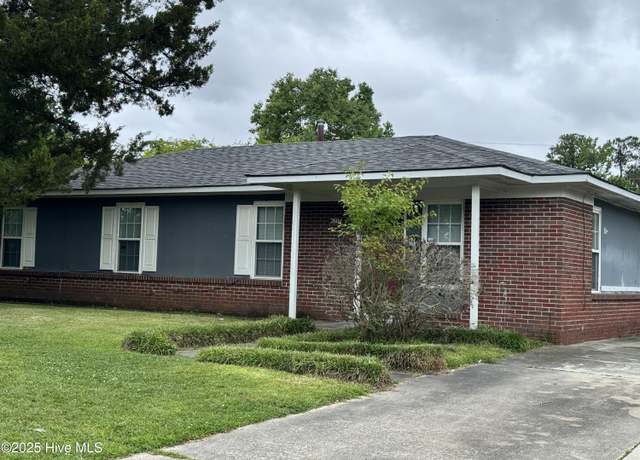 Property at 2604 Robeson St, Wilmington, NC 28405, 4 beds, 1.5 baths