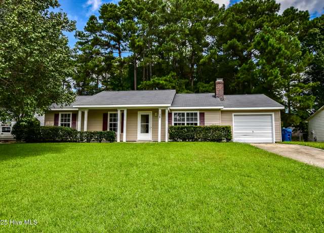 Property at 106 Wedgewood Dr, Jacksonville, NC 28546, 3 beds, 2 baths