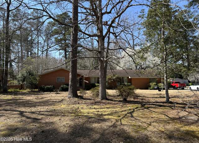 Property at 527 Edgewood Cir, Whiteville, NC 28472, 3 beds, 2.5 baths