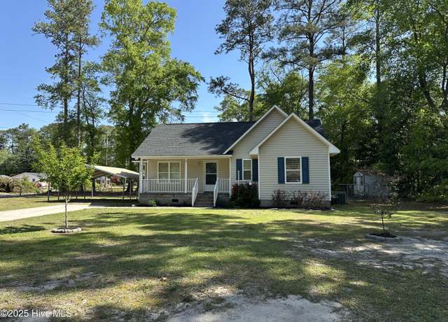 Property at 1304 Jones Cir, Laurinburg, NC 28352, 3 beds, 2 baths