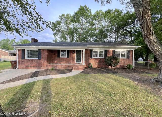Property at 3354 Clubview Dr, Farmville, NC 27828, 2 beds, 2 baths
