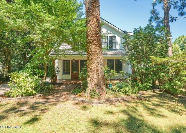 Property at 260 N Ridge St, Southern Pines, NC 28387, 4 beds, 2 baths