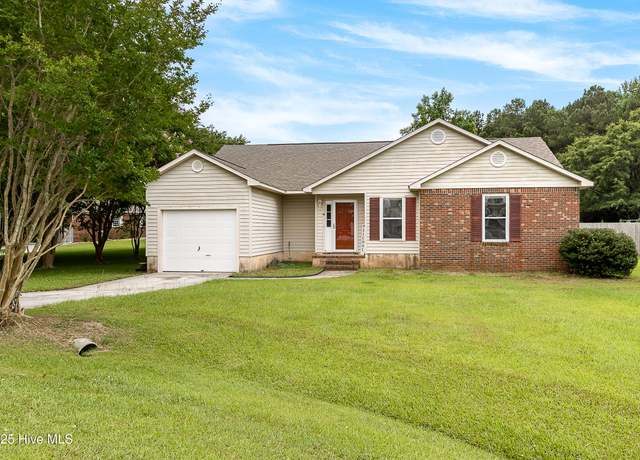 Property at 510 Greenfield Pl, Sneads Ferry, NC 28460, 3 beds, 2 baths