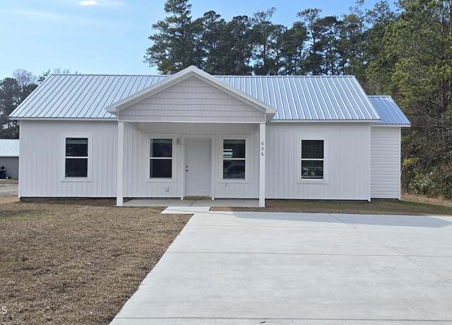Property at 606 Anderson St, Tabor City, NC 28463, 3 beds, 2 baths