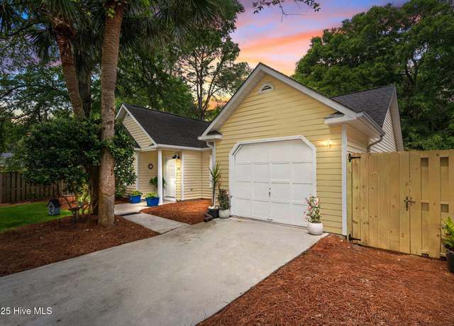 Property at 414 Dogwood Ln, Wilmington, NC 28409, 3 beds, 2 baths