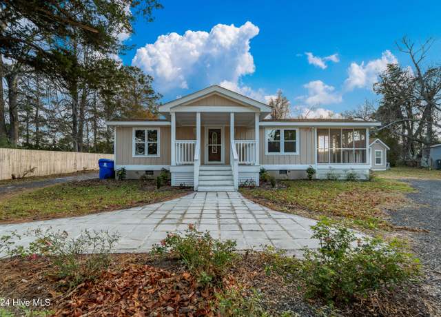 Property at 108 Park Ave, Beaufort, NC 28516, 3 beds, 2.5 baths