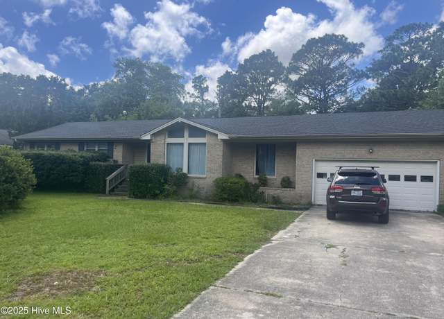 Property at 30 S Cardinal Dr, Wilmington, NC 28403, 4 beds, 2 baths