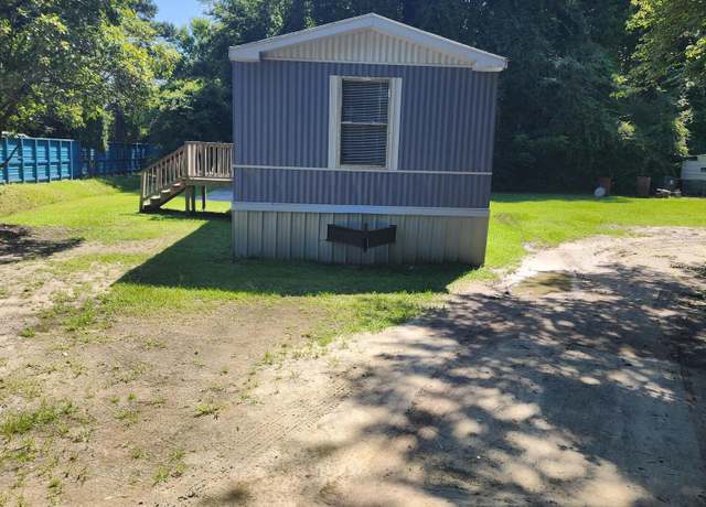 Property at 410 S Vann St, Burgaw, NC 28425, 2 beds, 2 baths