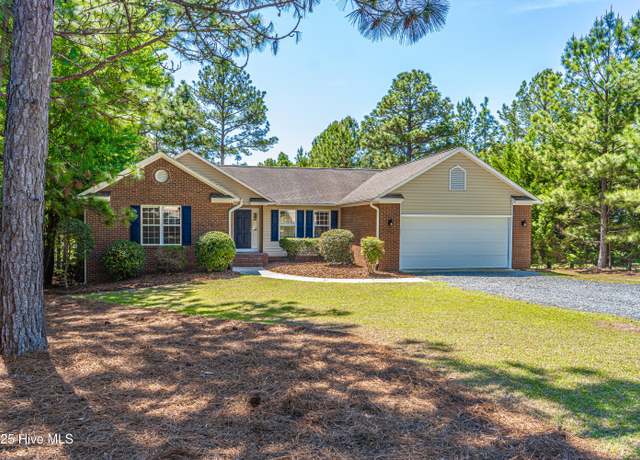 Property at 4 Fur Ct E, Pinehurst, NC 28374, 4 beds, 2 baths