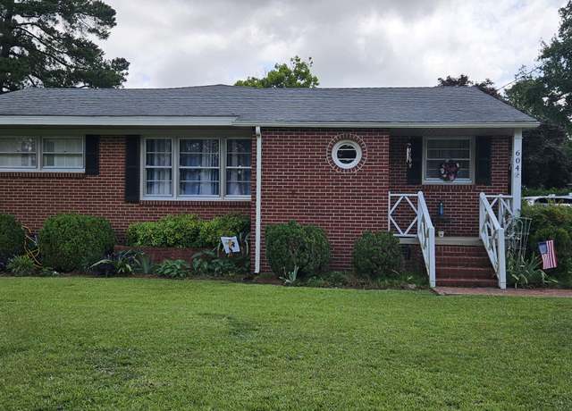 Property at 604 Blaney St, Clinton, NC 28328, 3 beds, 2 baths