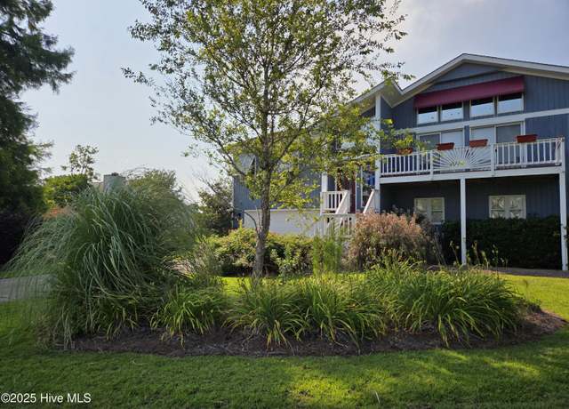 Property at 510 Island Dr, Beaufort, NC 28516, 3 beds, 2.5 baths