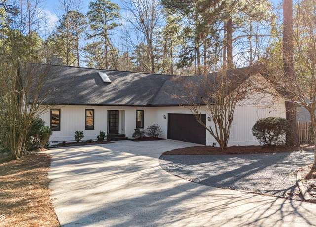 Property at 980 Monticello Dr, Pinehurst, NC 28374, 4 beds, 3 baths