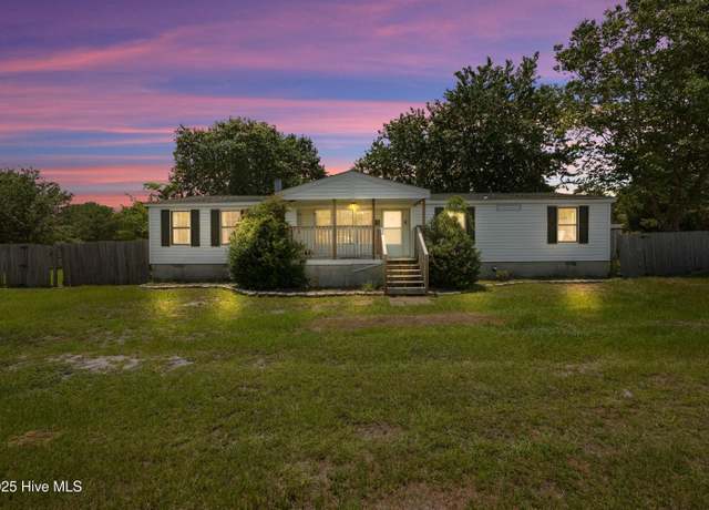 Property at 171 Oyster Ln, Hubert, NC 28539, 3 beds, 2.5 baths