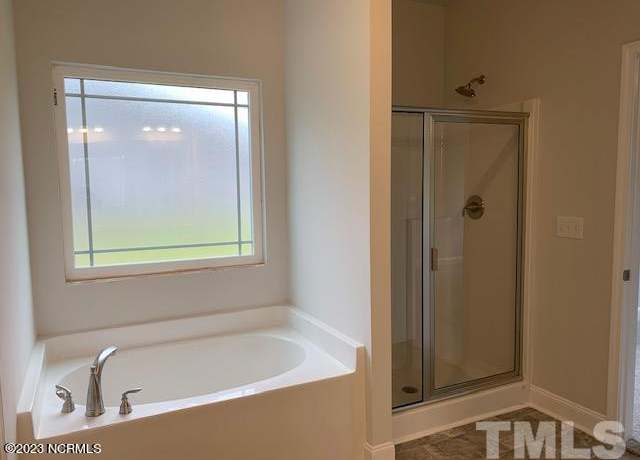 Property at 603 Central Park Way, Richlands, NC 28574, 5 beds, 3 baths