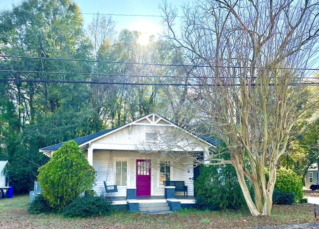Property at 607 W King St, Elizabethtown, NC 28337, 3 beds, 2 baths