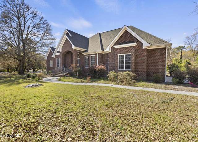 Property at 4011 Pintail Ave SW, Shallotte, NC 28470, 4 beds, 3.5 baths