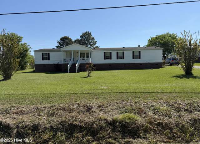 Property at 274 Norris Rd, Swansboro, NC 28584, 4 beds, 2 baths