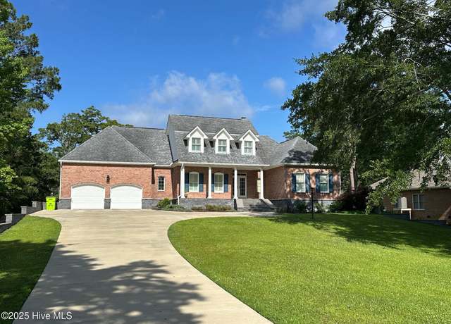 Property at 611 Creekwood Dr, Trent Woods, NC 28562, 4 beds, 3.5 baths
