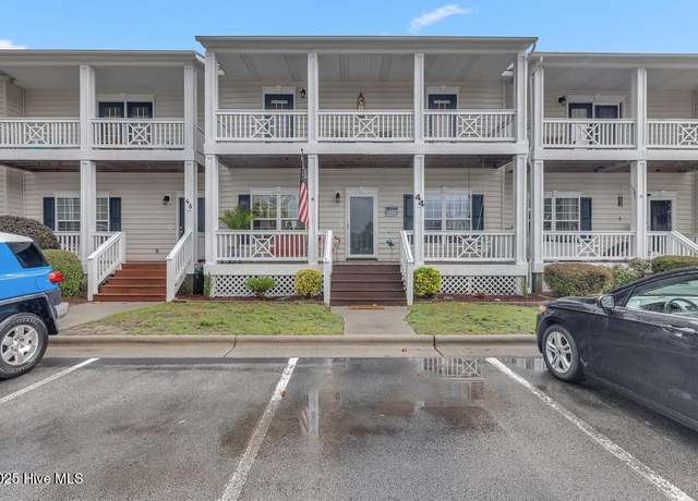 Property at 44 Ketch Dr, Swansboro, NC 28584, 3 beds, 2.5 baths