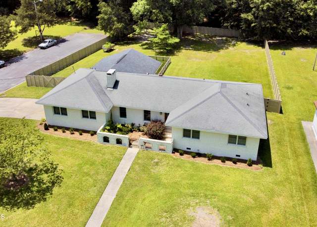 Property at 2200 Canterbury Rd, Kinston, NC 28504, 3 beds, 2.5 baths