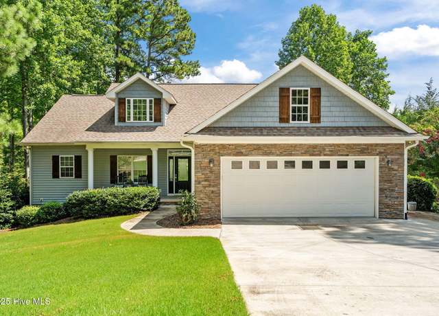 Property at 530 Lake Forest Dr SE, Pinehurst, NC 28374, 5 beds, 3.5 baths