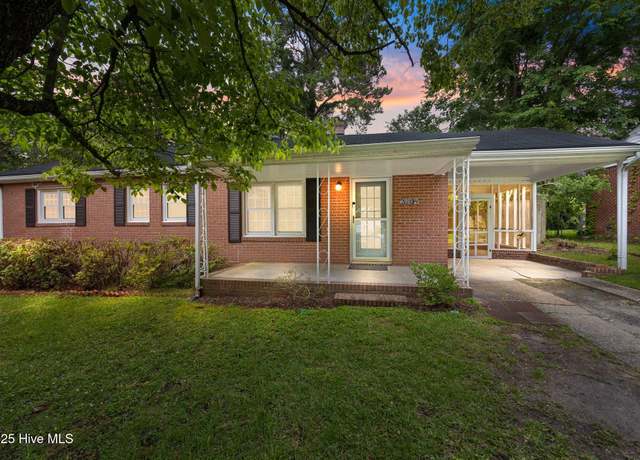 Property at 2304 Jefferson Dr, Greenville, NC 27858, 3 beds, 1.5 baths