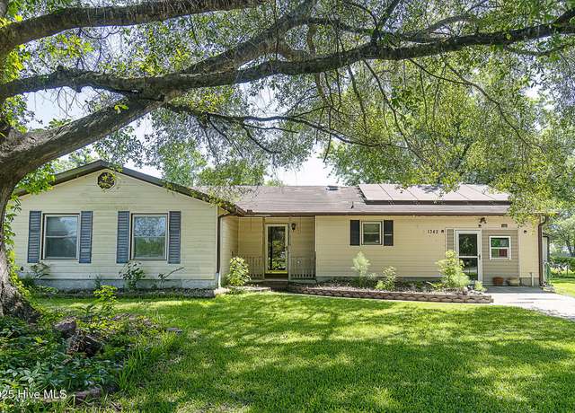 Property at 1342 Old Maplehurst Rd Rd, Jacksonville, NC 28540, 3 beds, 2 baths