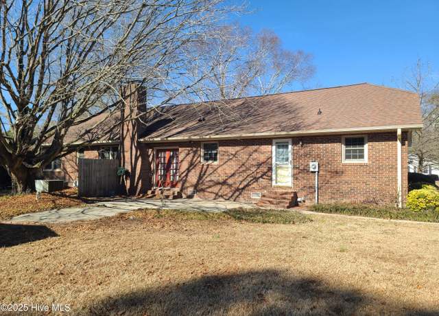 Property at 2011 Country Squire Rd, Kinston, NC 28504, 3 beds, 2 baths
