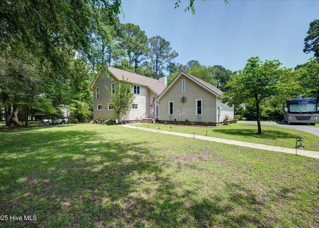 Property at 216 Plantation Dr, New Bern, NC 28562, 3 beds, 2.5 baths