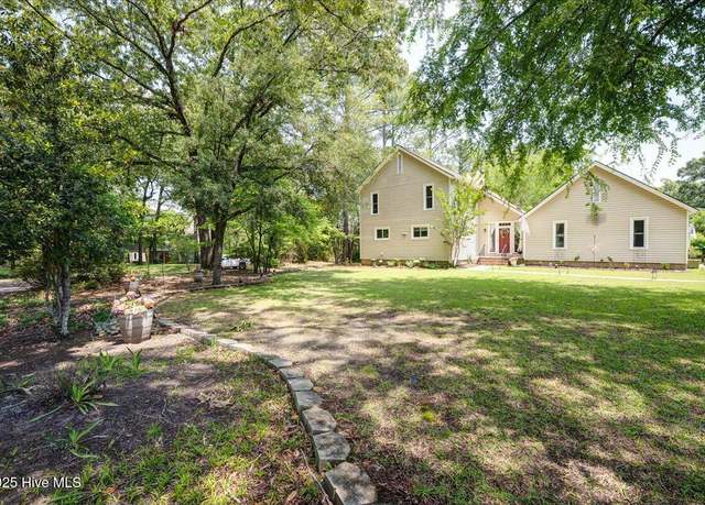 Property at 216 Plantation Dr, New Bern, NC 28562, 3 beds, 2.5 baths
