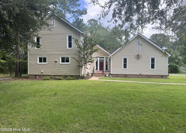 Property at 216 Plantation Dr, New Bern, NC 28562, 3 beds, 2.5 baths