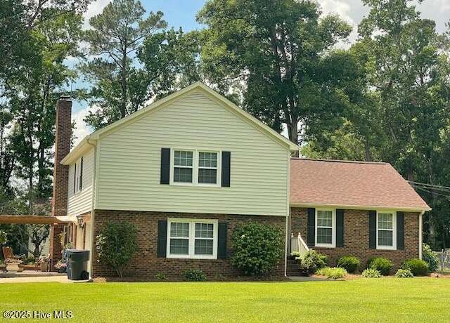 Property at 2008 Hardee Rd, Kinston, NC 28504, 4 beds, 2.5 baths