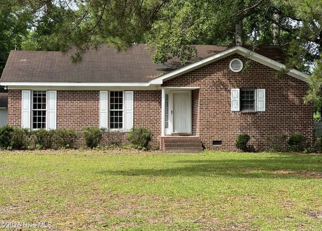 Property at 2746 Pinewood Dr, Kinston, NC 28504, 3 beds, 2 baths