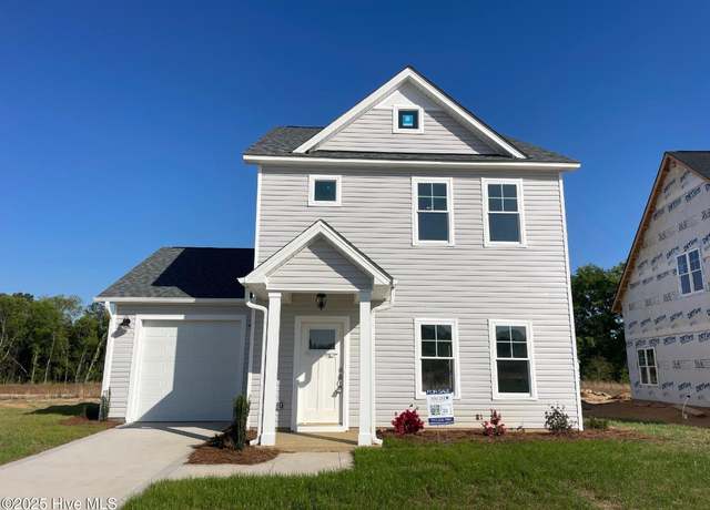 Property at 228 Peeler Cir, Raeford, NC 28376, 3 beds, 2.5 baths