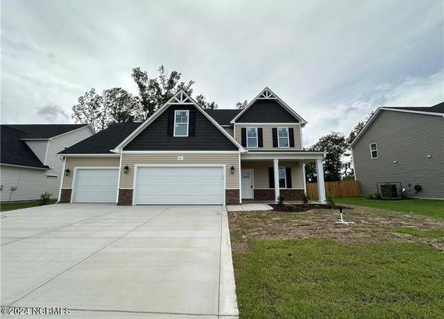 Property at 681 Amusement Dr, Hope Mills, NC 28348, 4 beds, 3 baths
